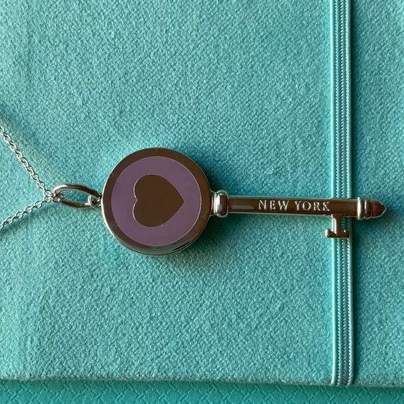 💜 TIFFANY & CO. LAVENDER HEART KEY NECKLACE 💜 - Picture 16 of 16